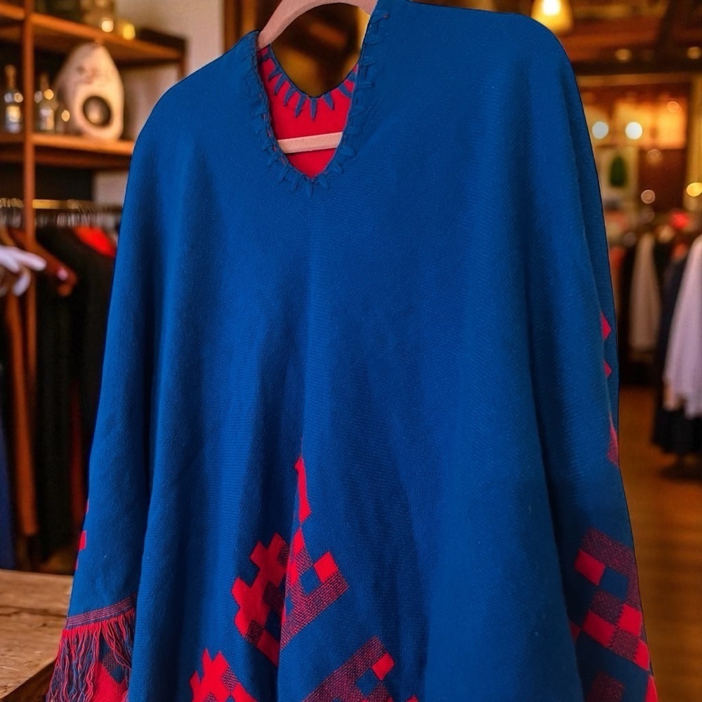 Vintage 70s Poncho Mexican Reversible Fringe Cape Shawl Blue/Red Wool Handmade - Picture 4 of 16